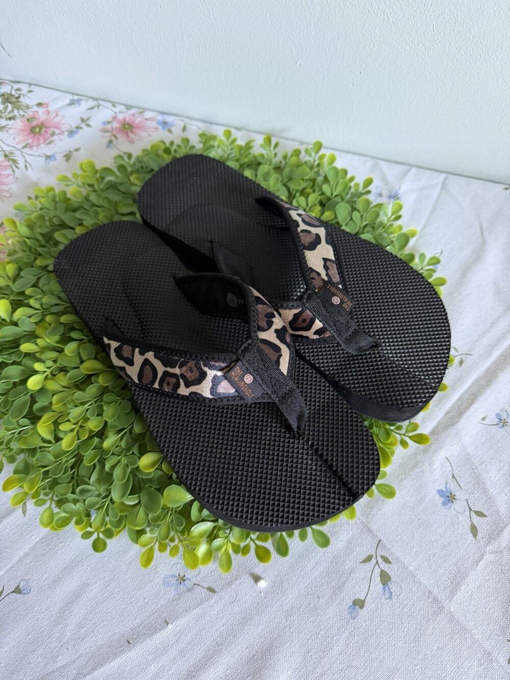 The Healing Sole Cheetah Leopard Print Flip Flop Sandals sz 8.5 $110 Plantar